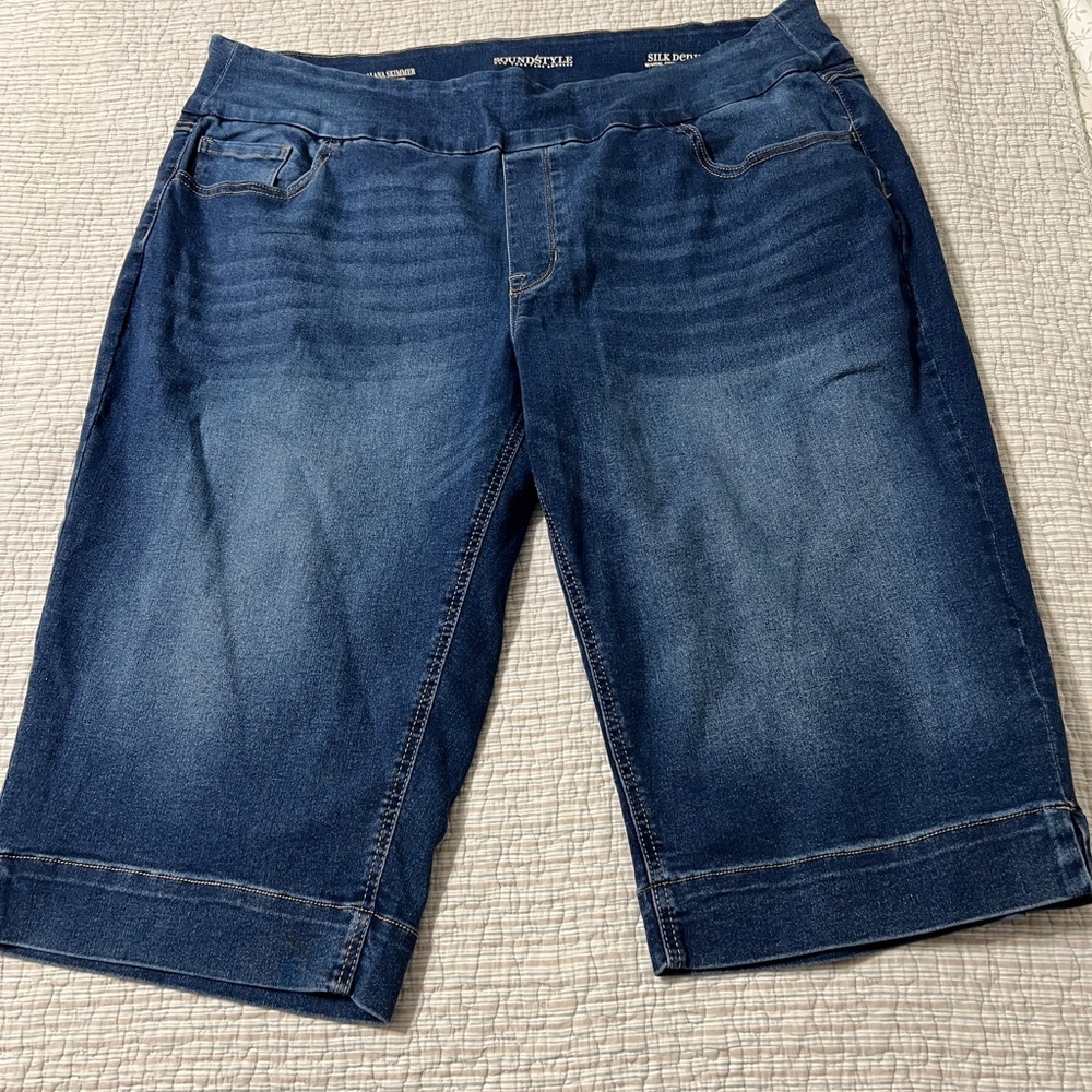 LOT OF 4 DENIM CAPRI PANTS